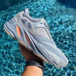 adidas YEEZY BOOST 700 INERTIA wave runner Size 10